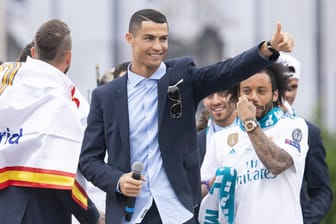 Daumen noch: Cristiano Ronaldo bei den Feierlichkeiten nach dem Champions-League-Sieg.