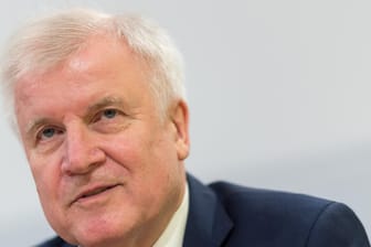 Horst Seehofer: Der CSU-Politiker schwingt sich in der Bamf-Affäre zum Chefaufklärer auf.