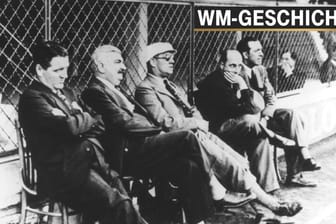 Reichstrainer Prof. Otto Nerz (mit Mütze) beim WM-Auftakt der deutschen Nationalmannschaft 1934: Gegen Belgien gewann sein Team 5:2 und holte am Ende Bronze.