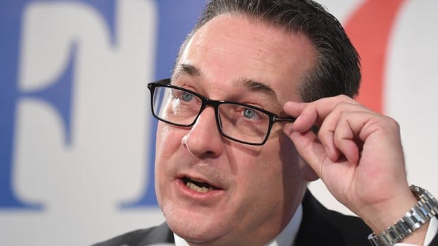 Heinz-Christian Strache, FPÖ-Chef und Österreichs Vizekanzler, bei einer Pressekonferenz in Wien. Heinz-Christian Strache, FPÖ-Chef und Österreichs Vizekanzler, bei einer Pressekonferenz in Wien.
