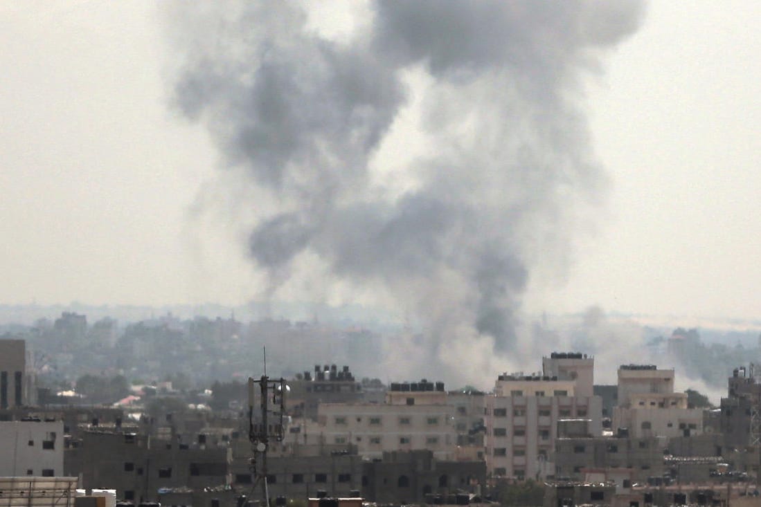 Eskalation am Gazastreifen: Nach einem israelischen Luftangriff steigt Rauch in Gaza auf