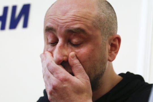 Höchst lebendig: Der angeblich in Kiew ermordete russische Journalist Arkadi Babtschenko bei einer Pressekonferenz des ukrainischen Geheimdienstes SBU.