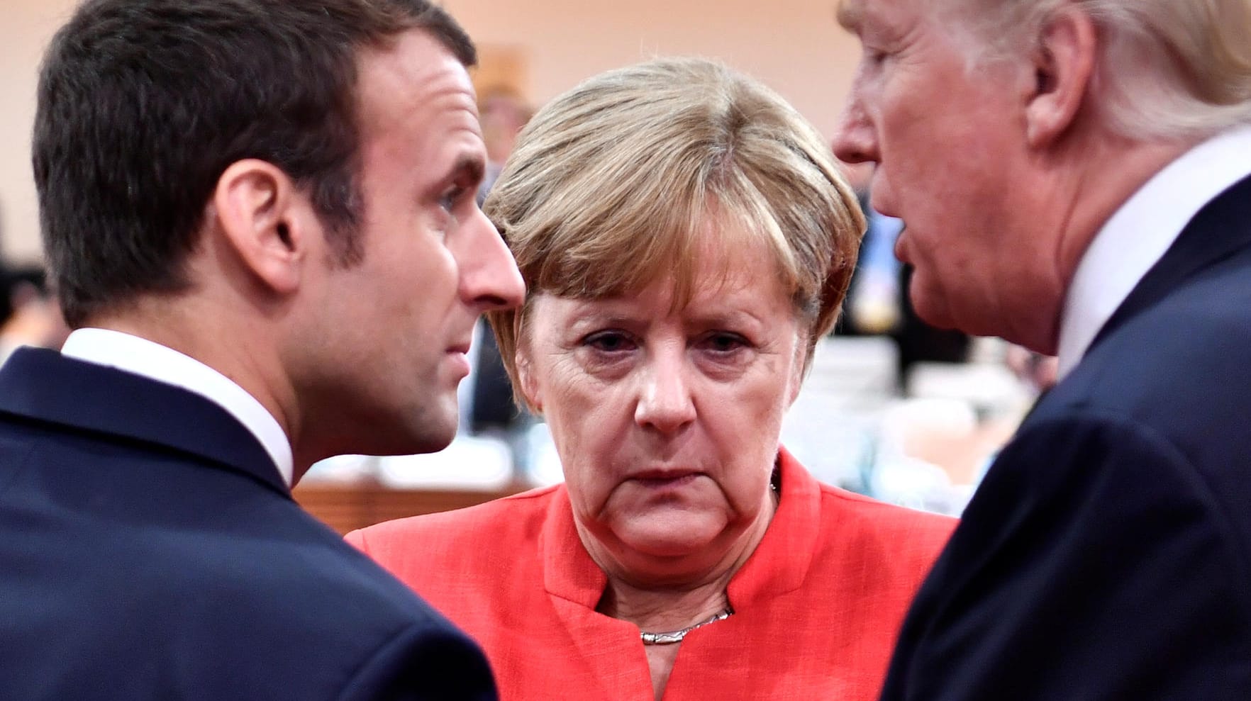 Macron, Merkel und Trump: Zwischen Europa und den USA droht ein Handelskrieg. Noch ist der Ausgang ungewiss. Macron, Merkel und Trump: Zwischen Europa und den USA droht ein Handelskrieg. Noch ist der Ausgang ungewiss.