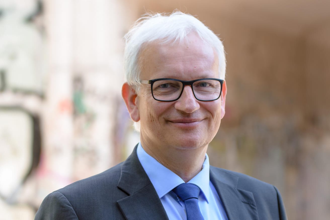 Jürgen Resch: Der Geschäftsführer der Deutschen Umwelthilfe (DUH) geht mit Bundesregierung und Autoindustrie hart ins Gericht.