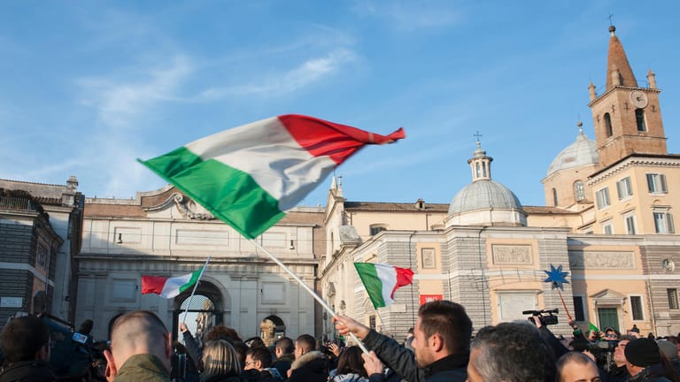 Demonstration in Italien: Die Abstimmung der Italiener bei möglichen Neuwahlen ist auch eine Abstimmung über den Verbleib des Landes in der Eurozone.