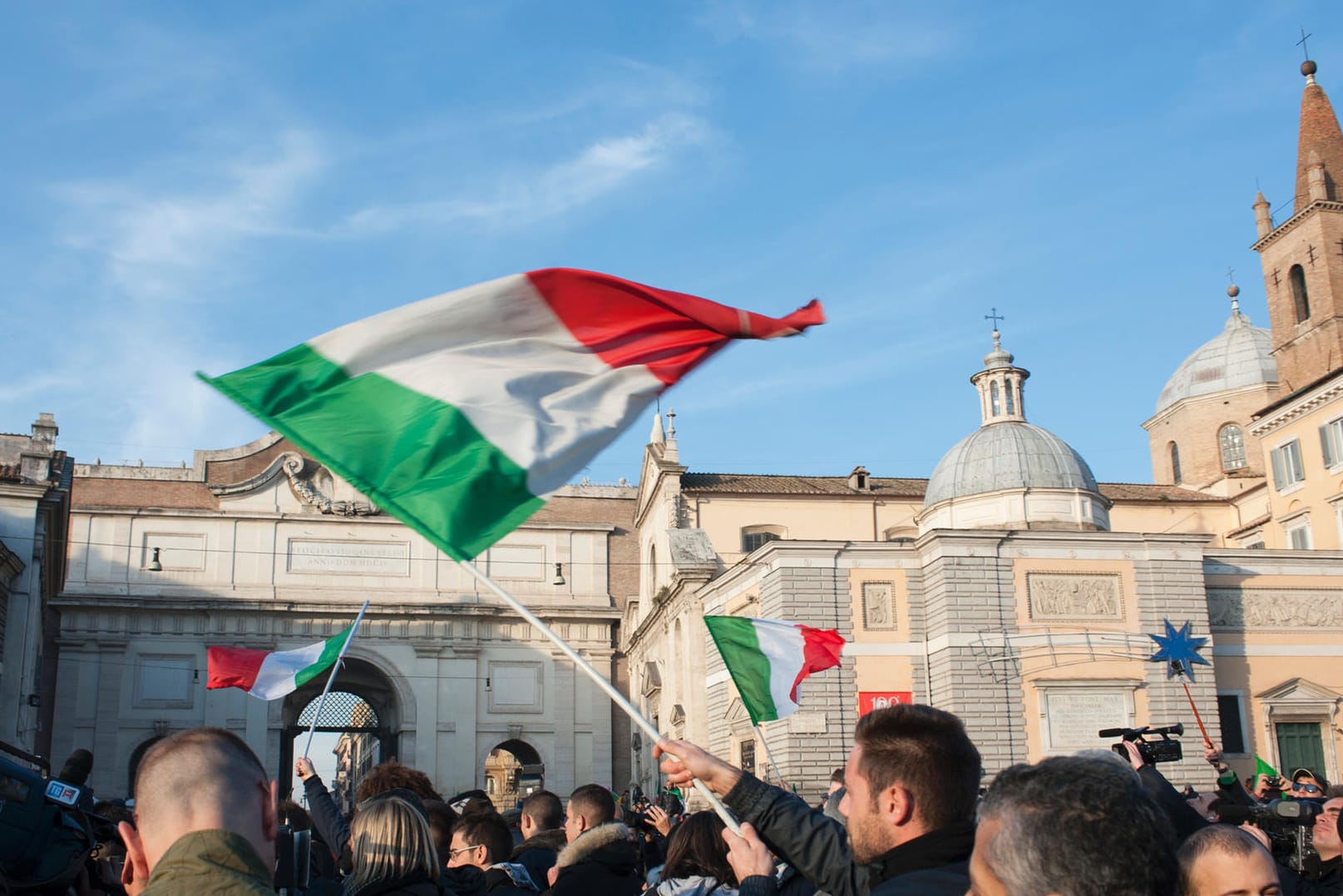 Demonstration in Italien: Die Abstimmung der Italiener bei möglichen Neuwahlen ist auch eine Abstimmung über den Verbleib des Landes in der Eurozone. Demonstration in Italien: Die Abstimmung der Italiener bei möglichen Neuwahlen ist auch eine Abstimmung über den Verbleib des Landes in der Eurozone.