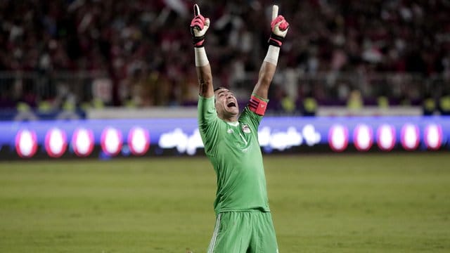 Ägyptens Torhüter Essam el-Hadary ist bereits 45 Jahre alt.