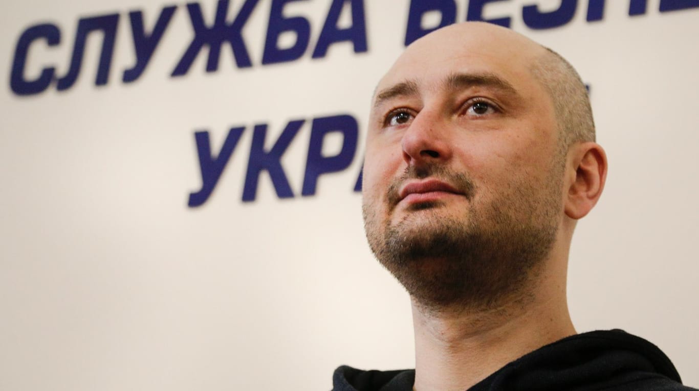 Arkadi Babtschenko während einer Pressekonferenz in Kiew: Der vorgetäuschte Mord soll seit Monaten geplant worden sein.