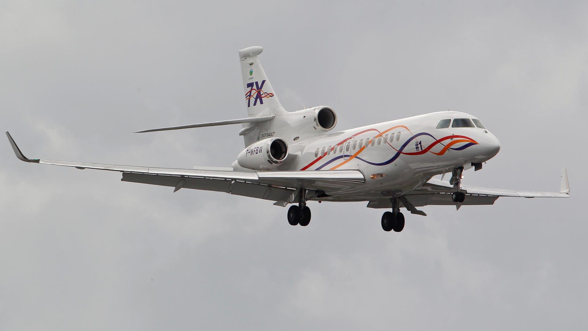 Eine Falcon 7X: Der Fernsehprediger wünscht sich die Maschine angeblich, weil sie weniger Kerosin verbraucht als seine anderen Jets. (Archivbild)