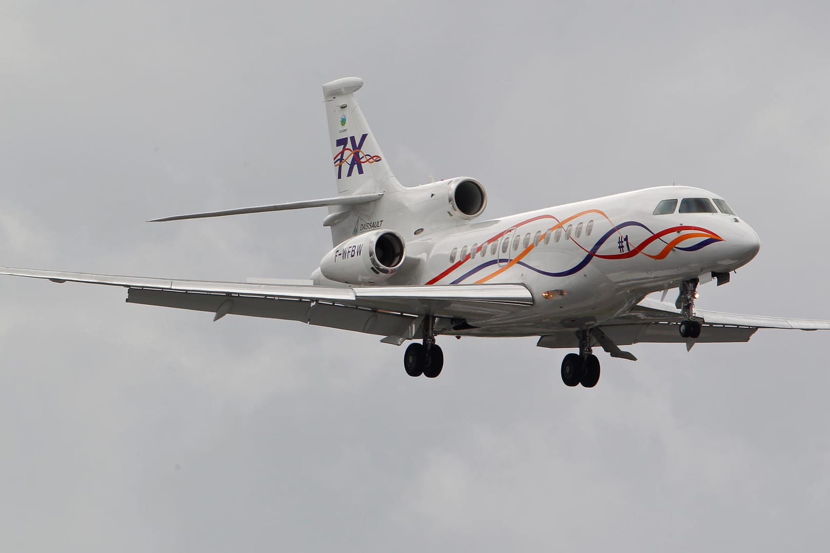 Eine Falcon 7X: Der Fernsehprediger wünscht sich die Maschine angeblich, weil sie weniger Kerosin verbraucht als seine anderen Jets. (Archivbild)
