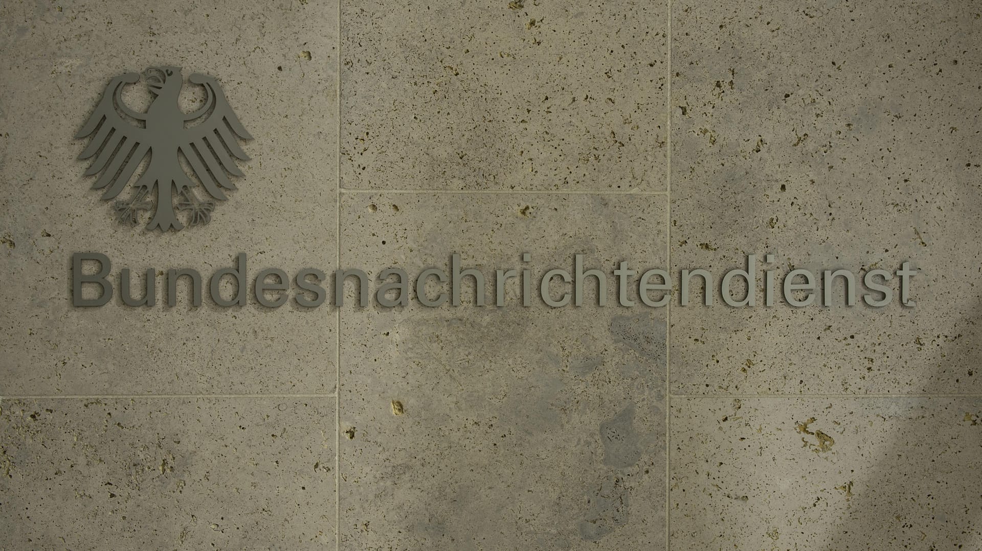 Bundesnachrichtendienst: Der BND zapft am Internet-Knoten DE-CIX große Datenmengen ab. Bundesnachrichtendienst: Der BND zapft am Internet-Knoten DE-CIX große Datenmengen ab.