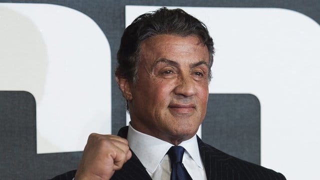 Sylvester Stallone kennt sich mit Boxen aus.