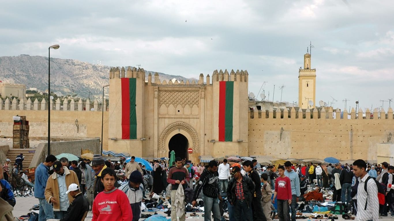 Basar statt Verkehr: 160.000 Menschen leben im ältesten Stadtviertel von Fes in Marokko, dafür fährt dort kein Auto.