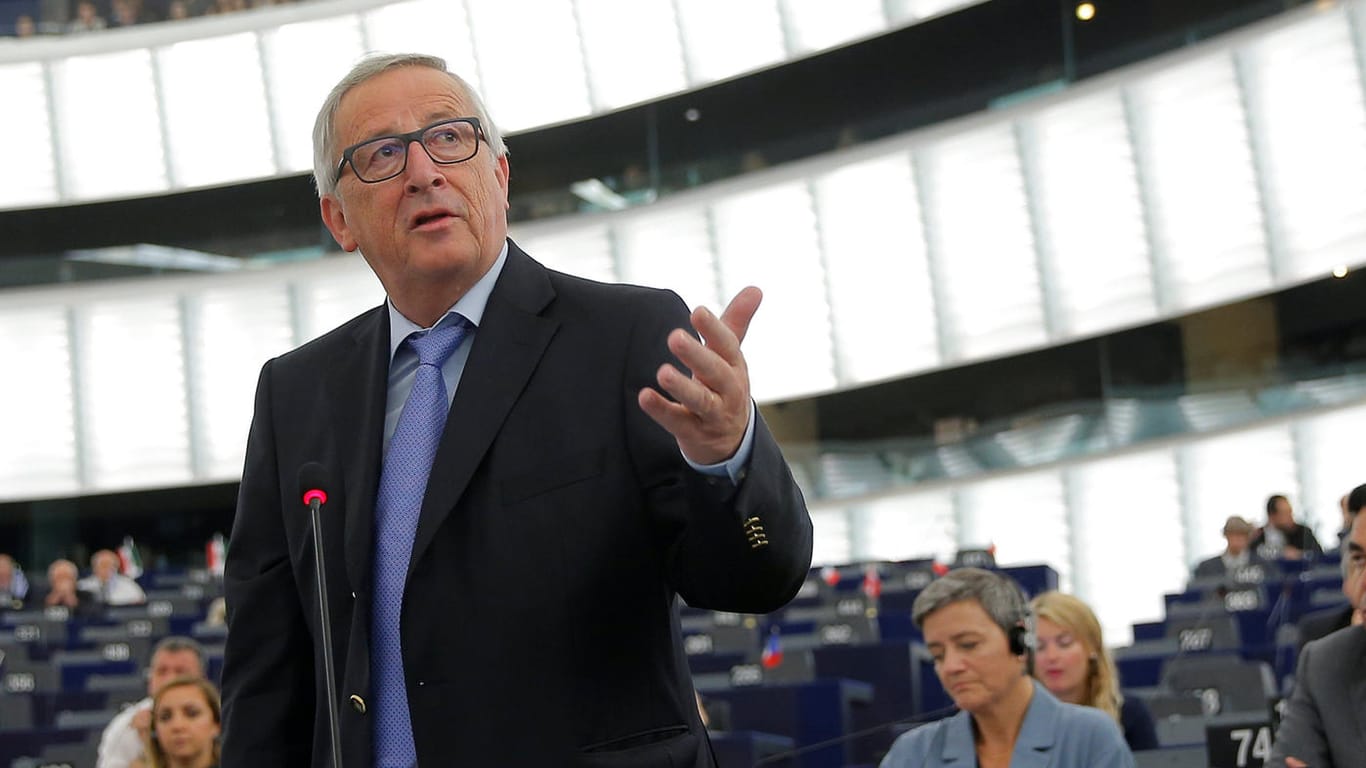 EU-Kommissionschef Jean-Claude Juncker in Brüssel: Er erklärt, dass "ein starker und stabiler Euro entscheidend für seine Mitgliedstaaten und für die gesamte EU" ist.