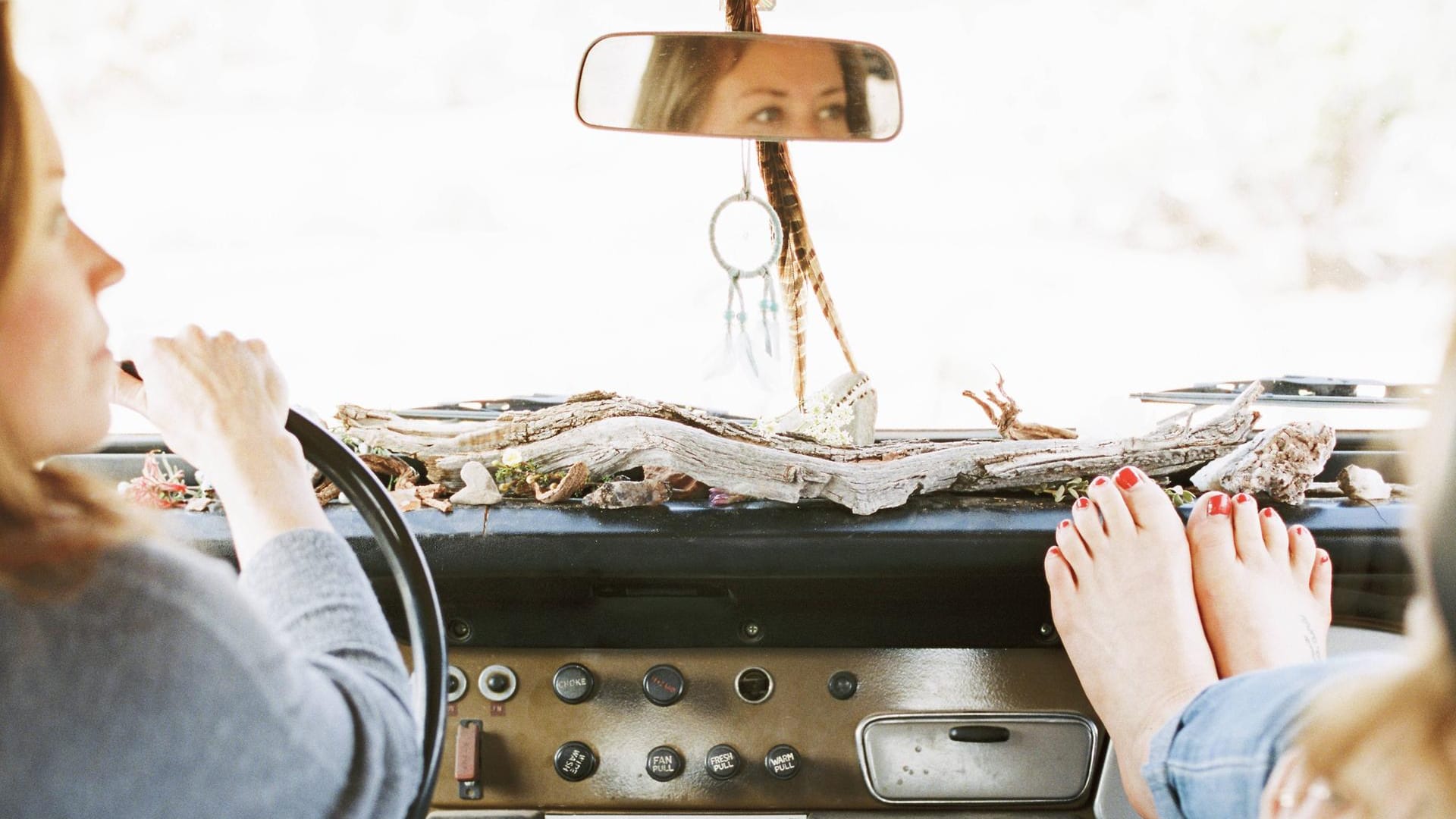 Roadtrip? Nicht ohne die passende Musik für das Autoradio. Roadtrip? Nicht ohne die passende Musik für das Autoradio.