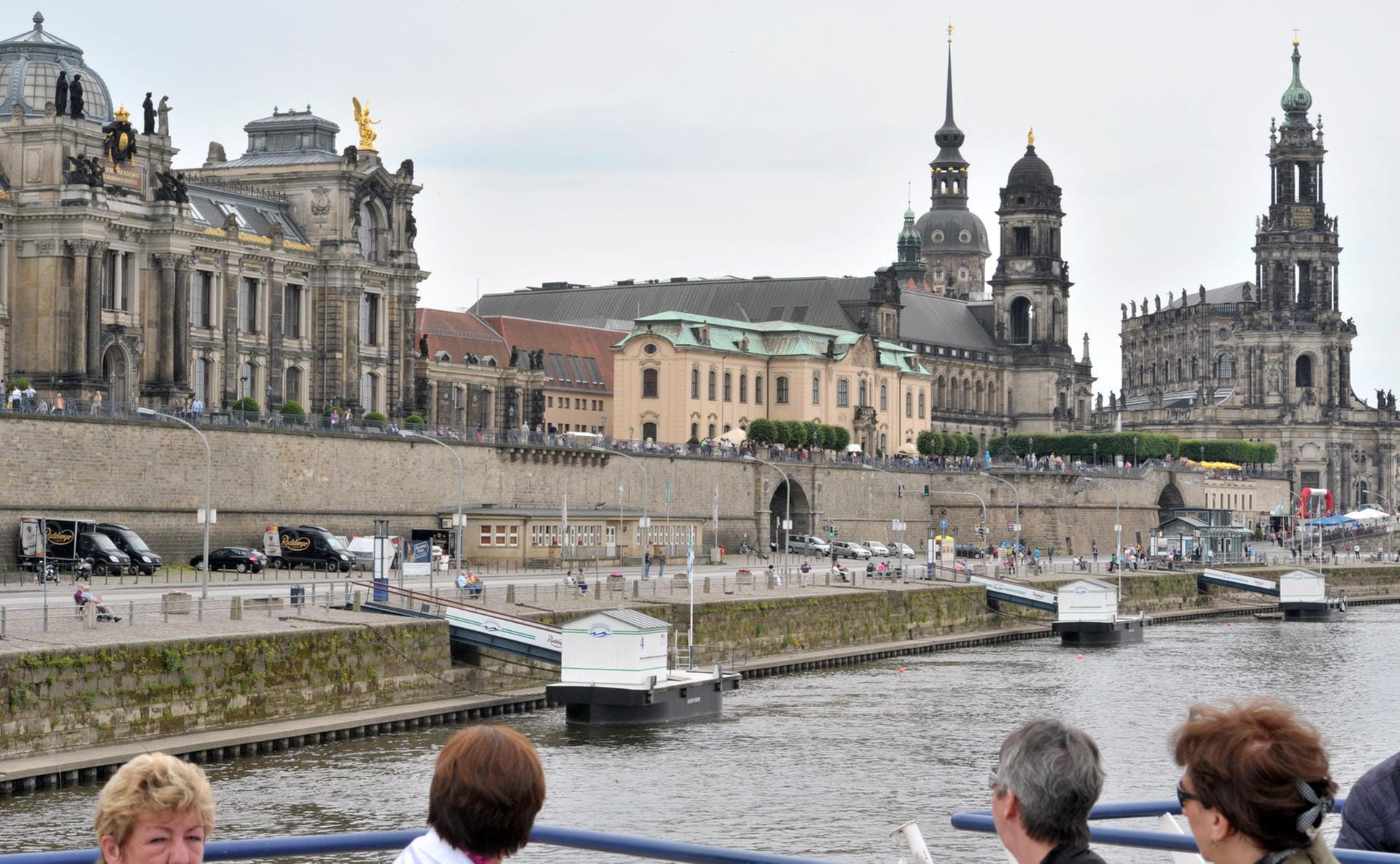Blick auf Dresden: Vom Boot der Elbdampfer hat man einen wunderbaren Blick auf die barocke Altstadt.