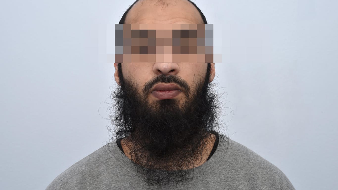 Die Staatsanwaltschaft wirft dem 32-Jährigen vor, sich der Terrormiliz Islamischer Staat (IS) anschließen wollen.
