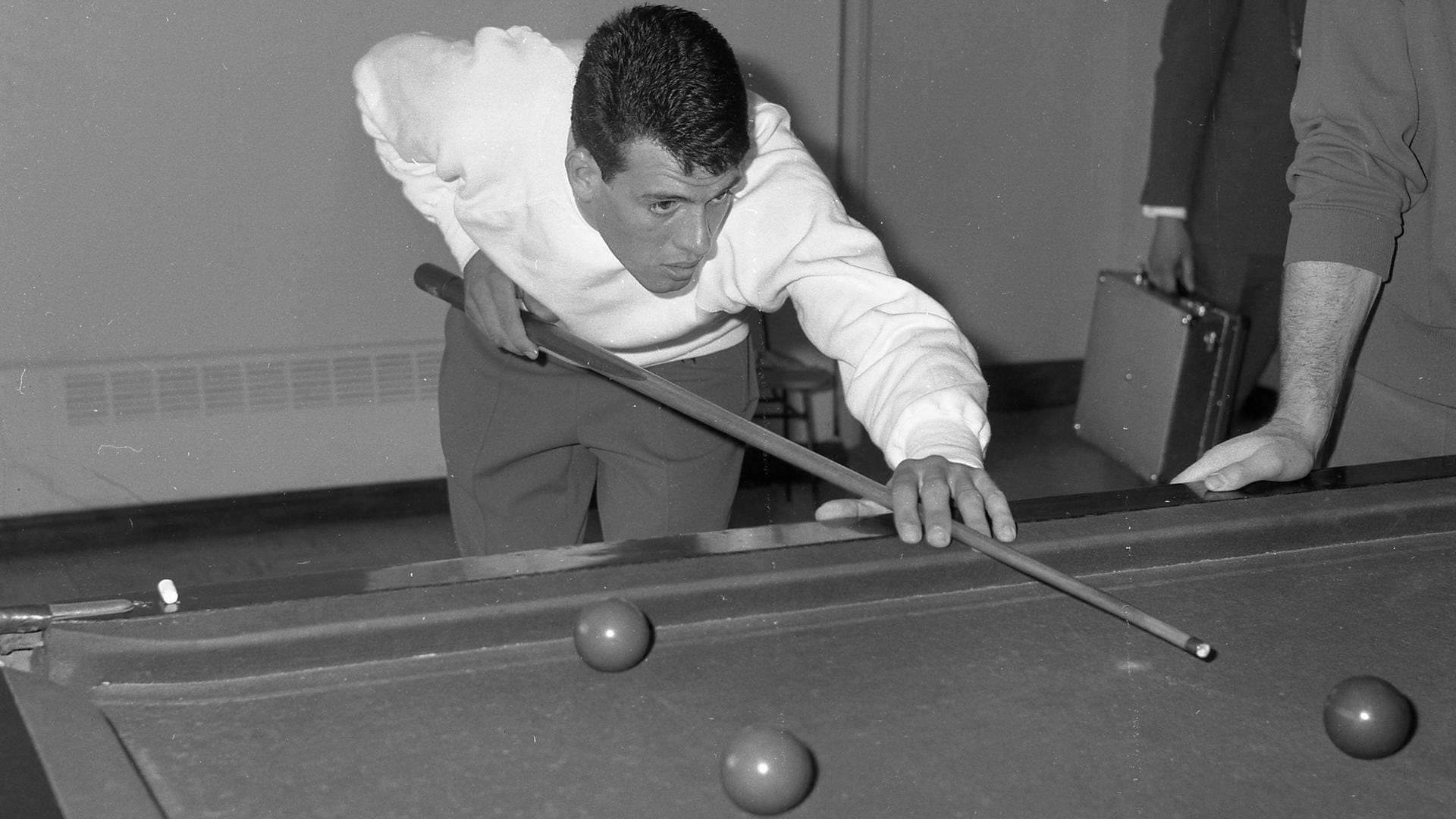 Entspannung: Fahrian beim Billiard im deutschen WM-Quartier in Chile.