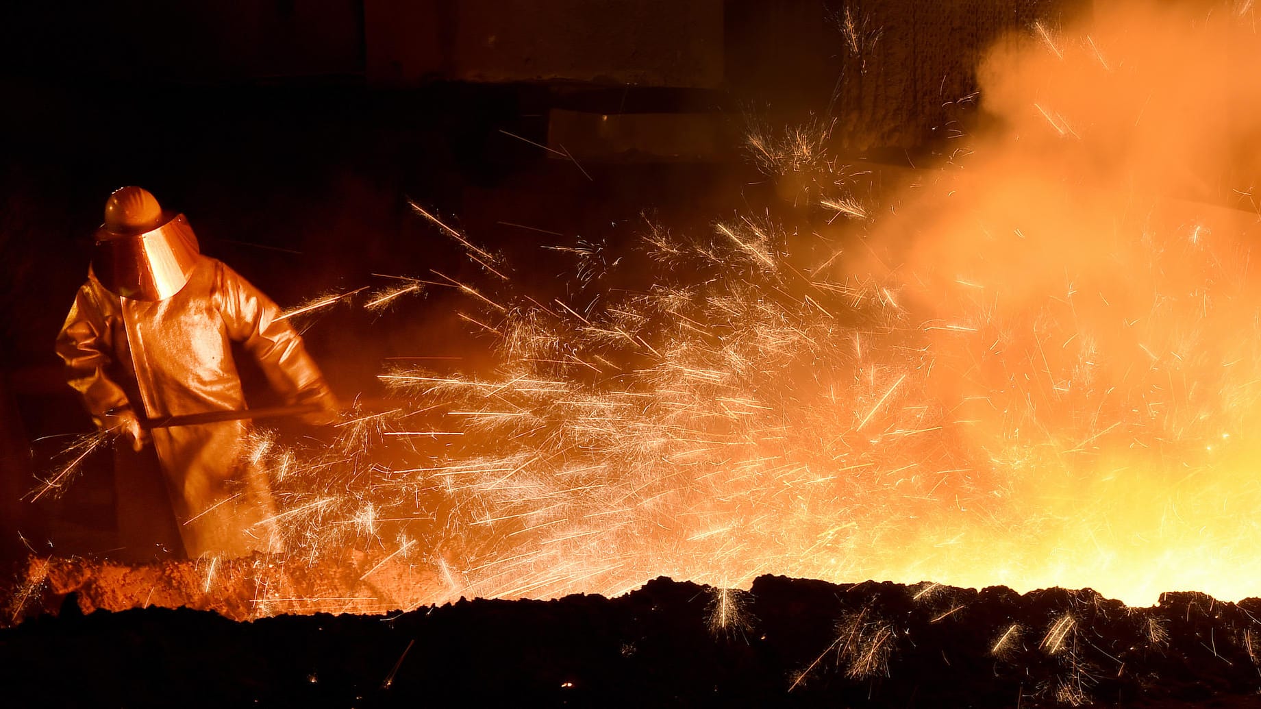 Stahlkocher bei der Arbeit in Salzgitter: Europa will sich gegen Trumps Protektionismus wehren.