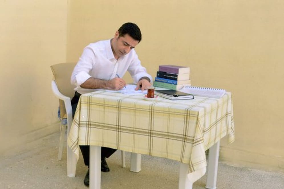 Selahattin Demirtas, Präsidentschaftskandidat der HDP, in seiner Zelle im türkischen Edirne.