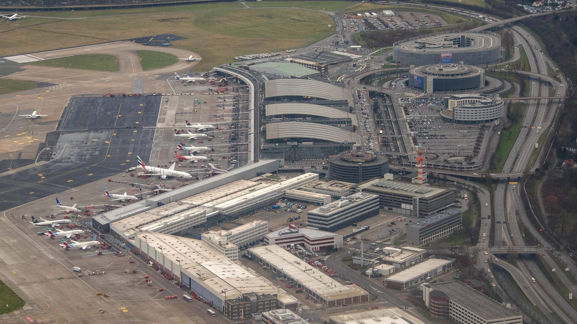 Flughafen Hamburg: Die Bundespolizei untersuchte mehrere Gepäckstücke auf gefährliche Substanzen. (Archivbild) Flughafen Hamburg: Die Bundespolizei untersuchte mehrere Gepäckstücke auf gefährliche Substanzen. (Archivbild)