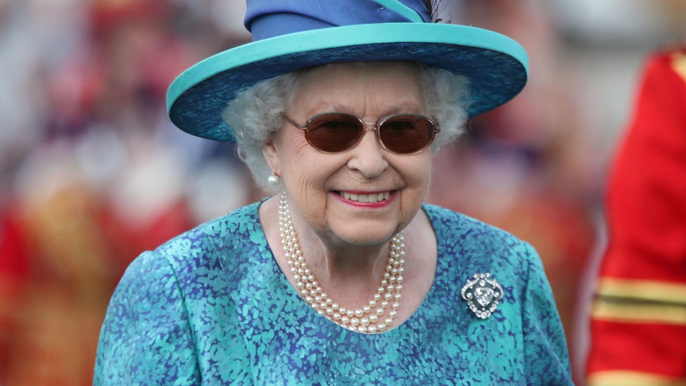Queen Elizabeth II: Die 92-Jährige feierte eine Gartenparty.