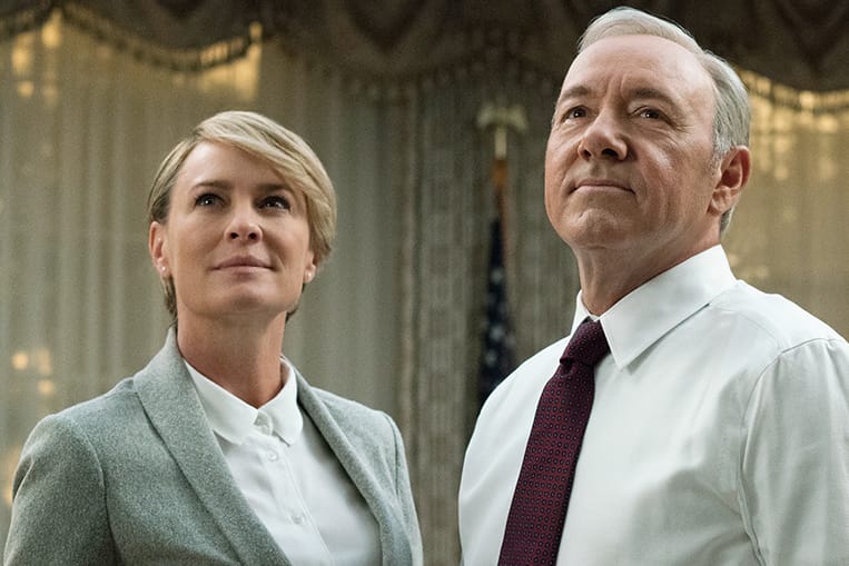 In "House of Cards": Kevin Spacey und Robin Wright spielten Seite an Seite. In der letzten Staffel war Spacey wegen Vorwürfen sexueller Übergriffe nicht mehr dabei.