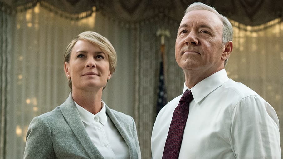 In "House of Cards": Kevin Spacey und Robin Wright spielten Seite an Seite. In der letzten Staffel war Spacey wegen Vorwürfen sexueller Übergriffe nicht mehr dabei.