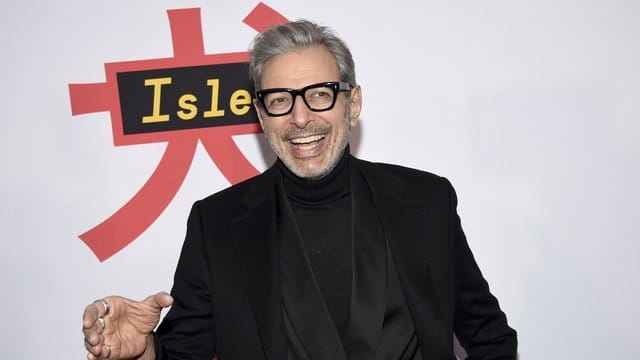 Jeff Goldblum wird mit einer Sternenplakette geehrt.