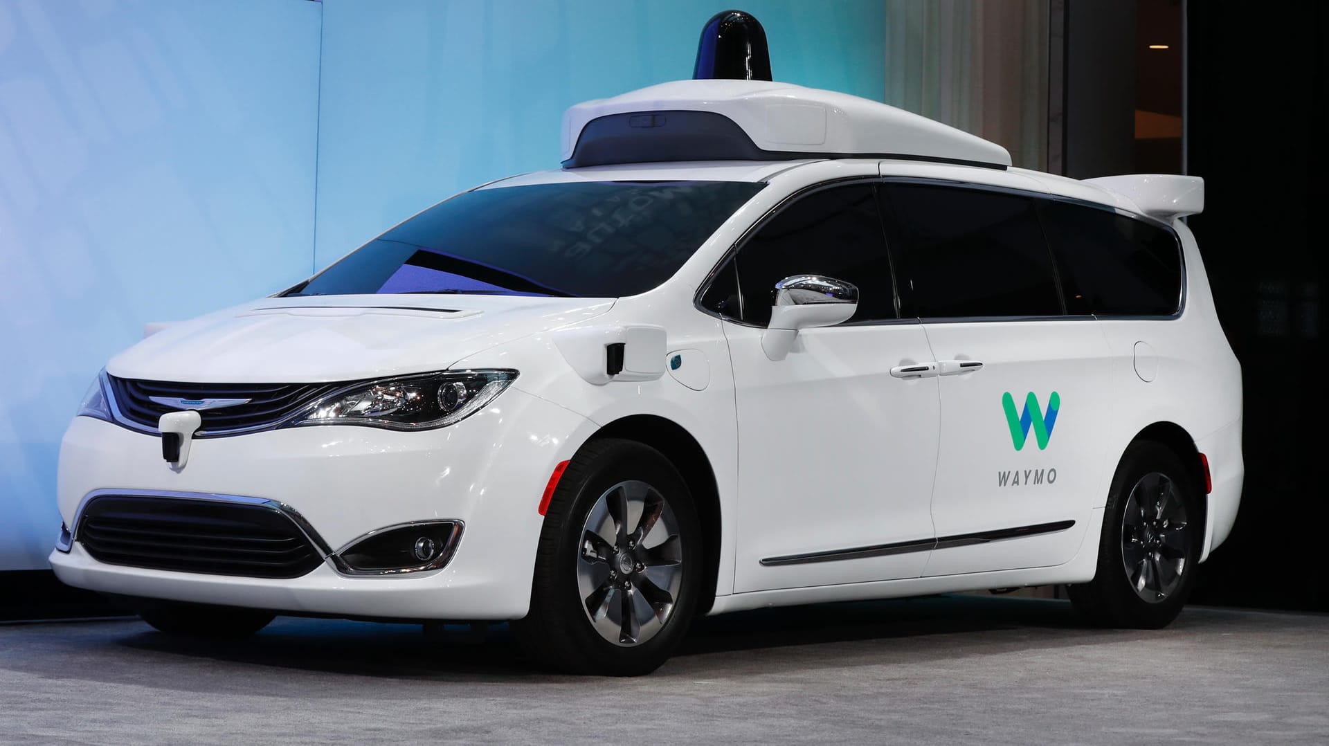 Ein Minivan des Modells Chrysler Pacifica: Das Tempo im Wettkampf um die Entwicklung von autonomen Fahrzeugen nimmt zu. Ein Minivan des Modells Chrysler Pacifica: Das Tempo im Wettkampf um die Entwicklung von autonomen Fahrzeugen nimmt zu.