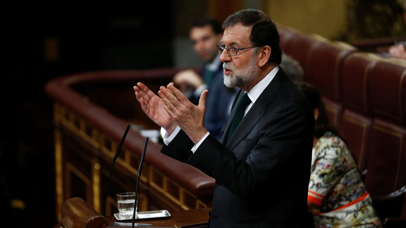 Spaniens Premierminister Mariano Rajoy spricht vor dem Parlament in Madrid.