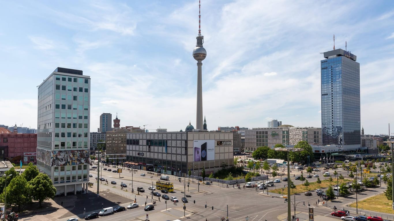 Alexanderplatz in Berlin: Zwei Alkoholisierte haben einen Mann angezündet. (Symbolbild)