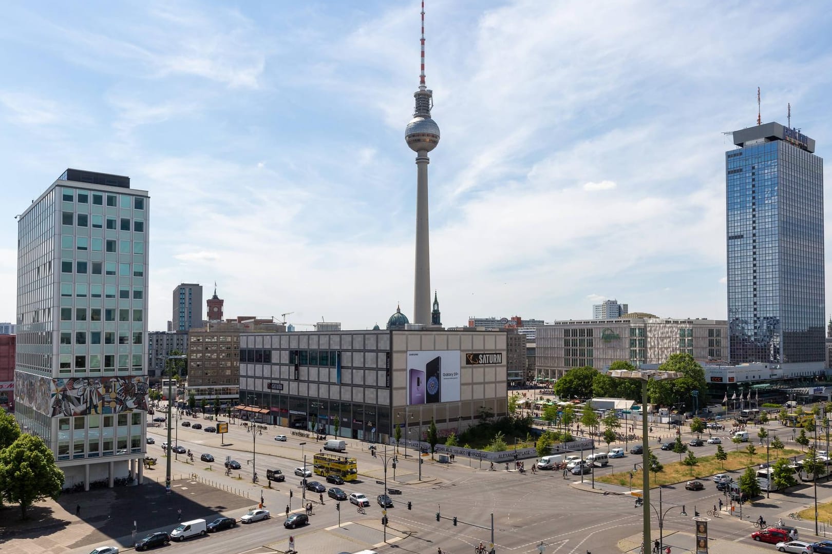 Alexanderplatz in Berlin: Zwei Alkoholisierte haben einen Mann angezündet. (Symbolbild)