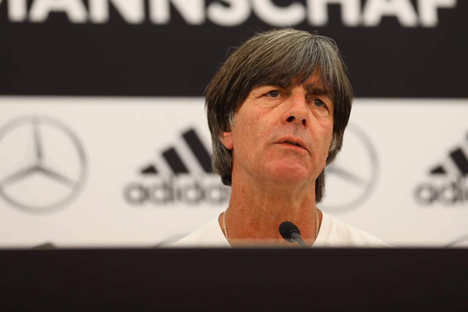 Joachim Löw bei der Pressekonferenz in Eppan:b Der Bundestrainer hat bekannt gegeben, dass die Entscheidung um Manuel Neuer erst am Sonntag fällt.