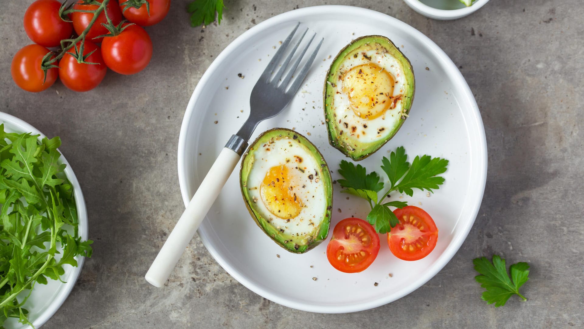 Eivocado: Auch mit gestockten Eiern nimmt es die Avocado auf.