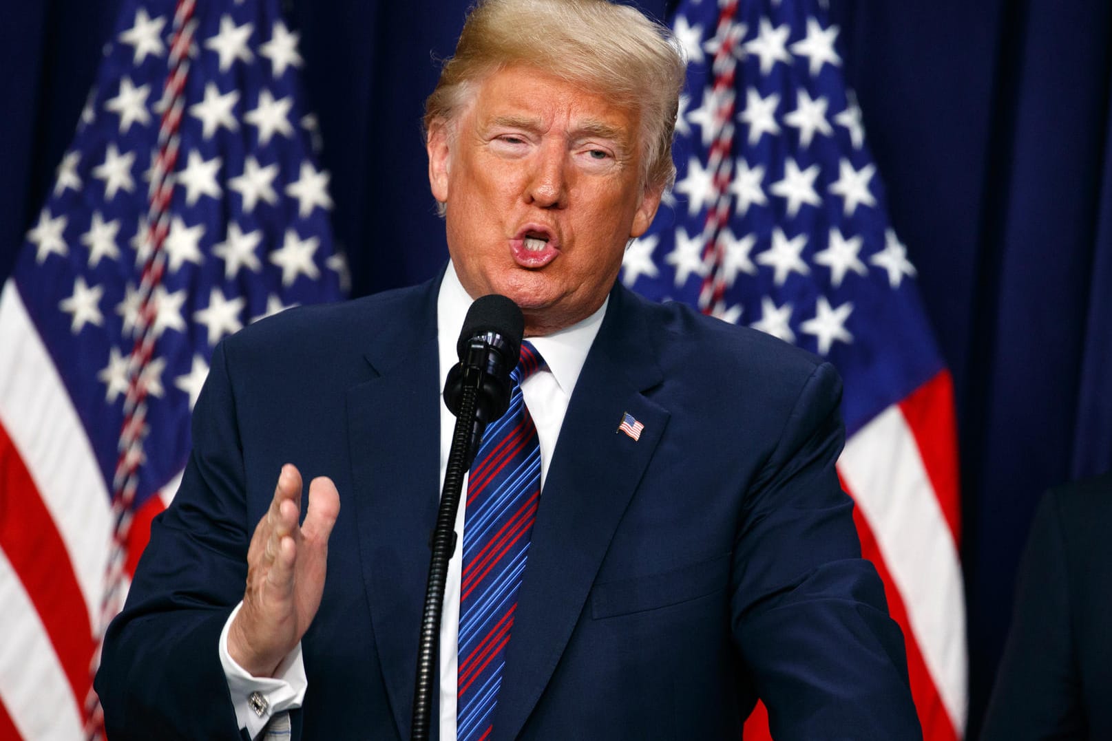 Donald Trump: Er verhängt Strafzölle, einfach weil er es will und kann, kommentiert unser Kolumnist Gerhard Spörl.