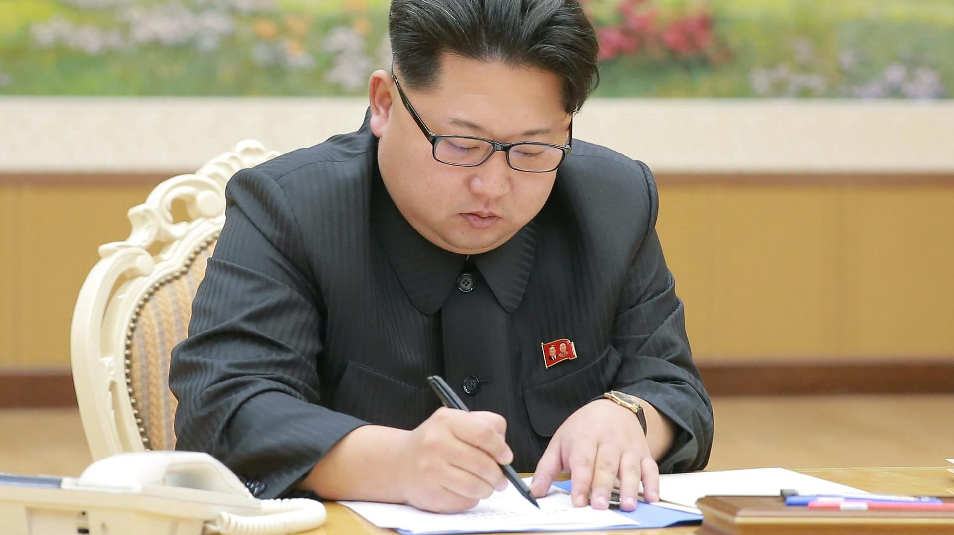 Nordkoreas Machthaber Kim Jong Un: Entgegenkommende Worte für den US-Präsidenten. Nordkoreas Machthaber Kim Jong Un: Entgegenkommende Worte für den US-Präsidenten.