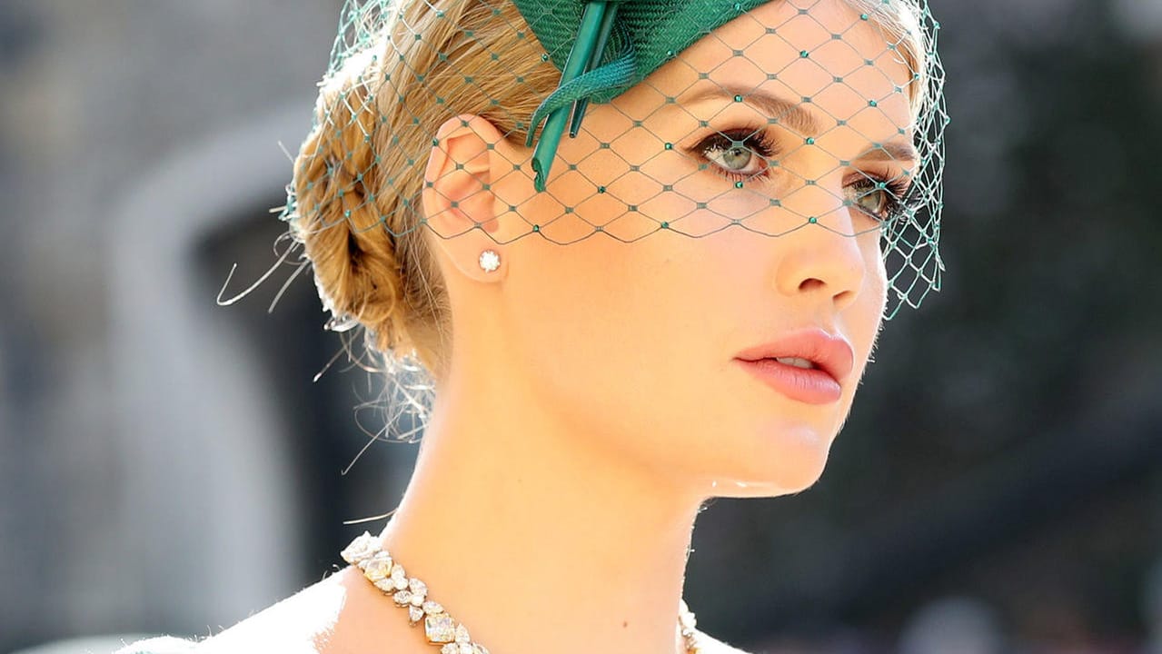 So schön wie ihre verstorbene Tante: Lady Kitty Spencer zog schon bei der royalen Hochzeit alle Blicke auf sich.