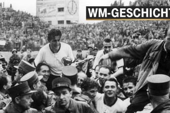 Kapitän Fritz Walter (M.) und Trainer Sepp Herberger (r.) nach dem Finalsieg über Ungarn: Der WM-Titel versetzte Deutschland in den Ausnahmezustand.