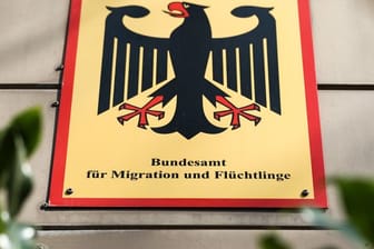 In der Bremer Außenstelle des Bamf sollen zwischen 2013 und 2016 mehr als 1200 Menschen ohne rechtliche Grundlage Asyl erhalten haben.