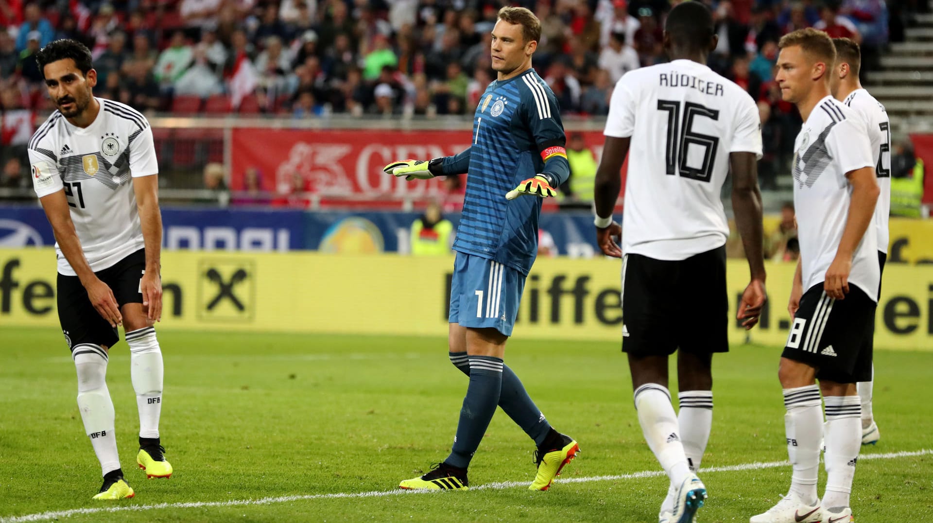 Konsterniert: Gündogan, Neuer, Rüdiger und Kimmich (v. li.) im Spiel gegen Österreich.