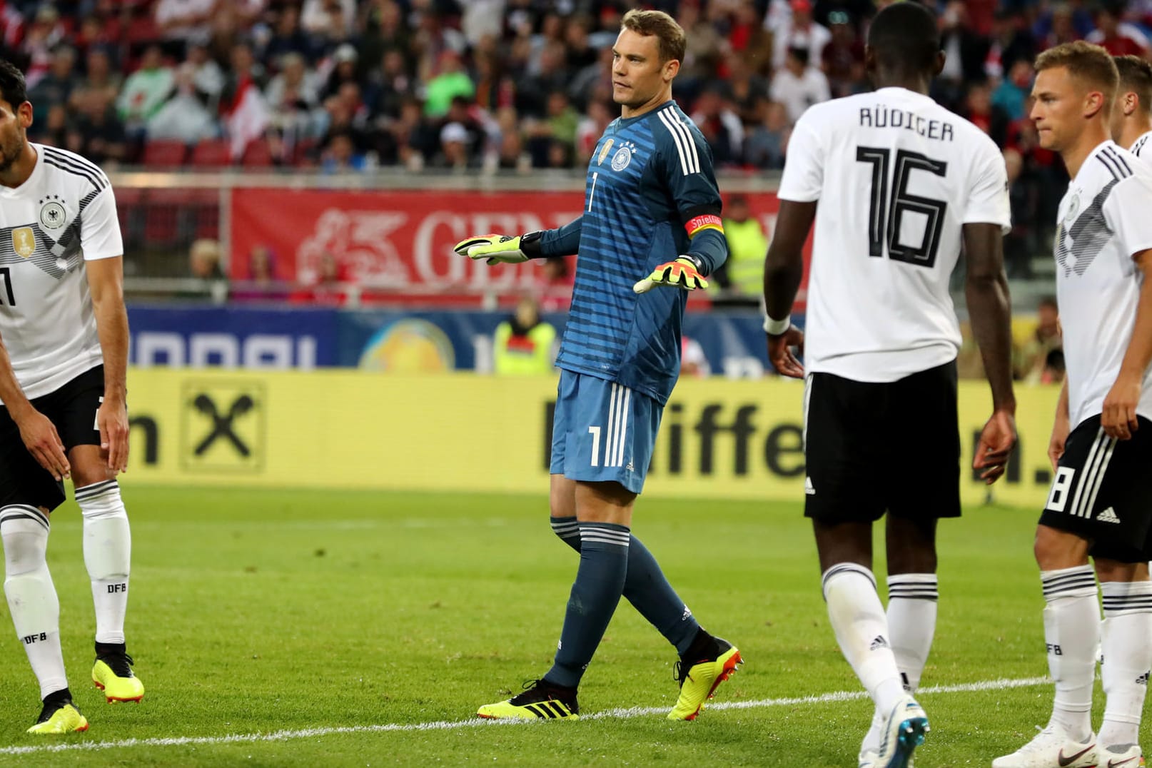 Konsterniert: Gündogan, Neuer, Rüdiger und Kimmich (v. li.) im Spiel gegen Österreich.