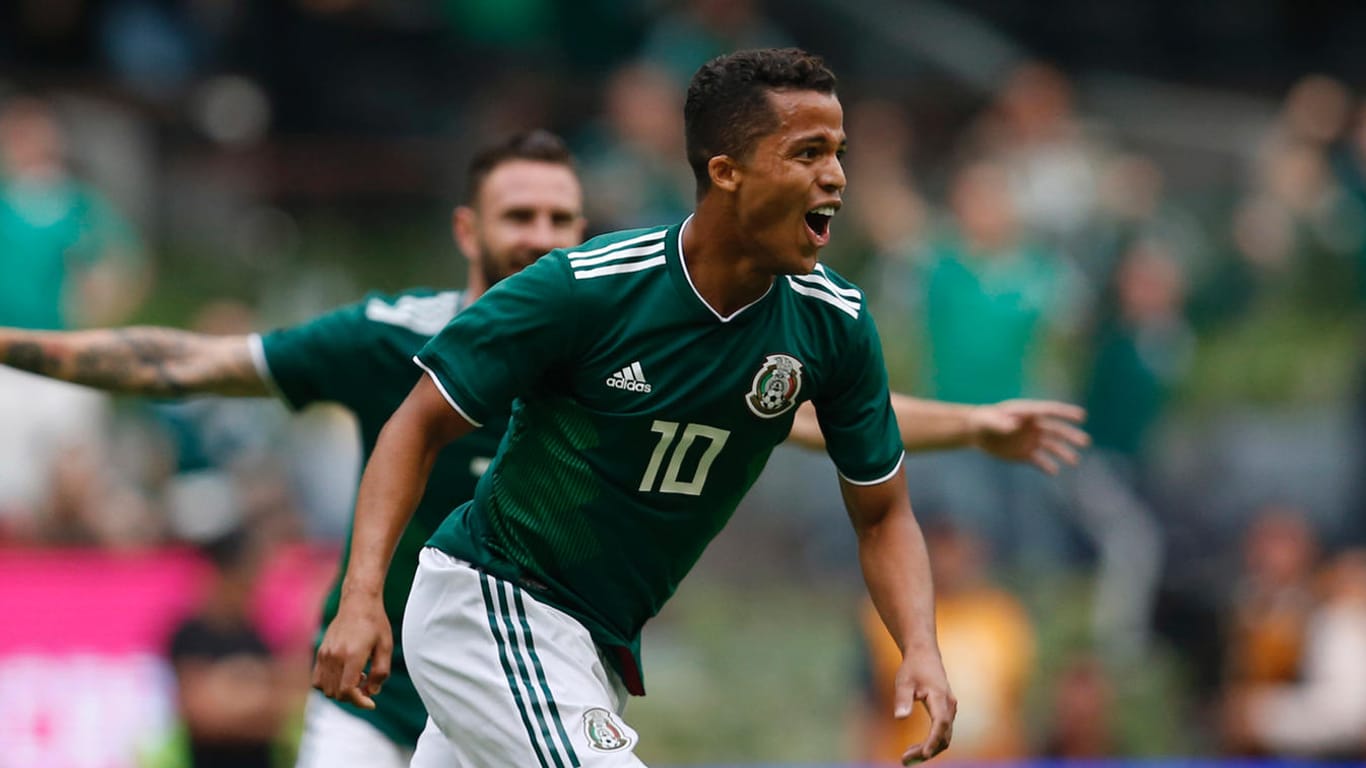 Mexiko feiert den Sieg gegen Schottland: Giovani dos Santos erzielt das einzige Tor des Spiels.