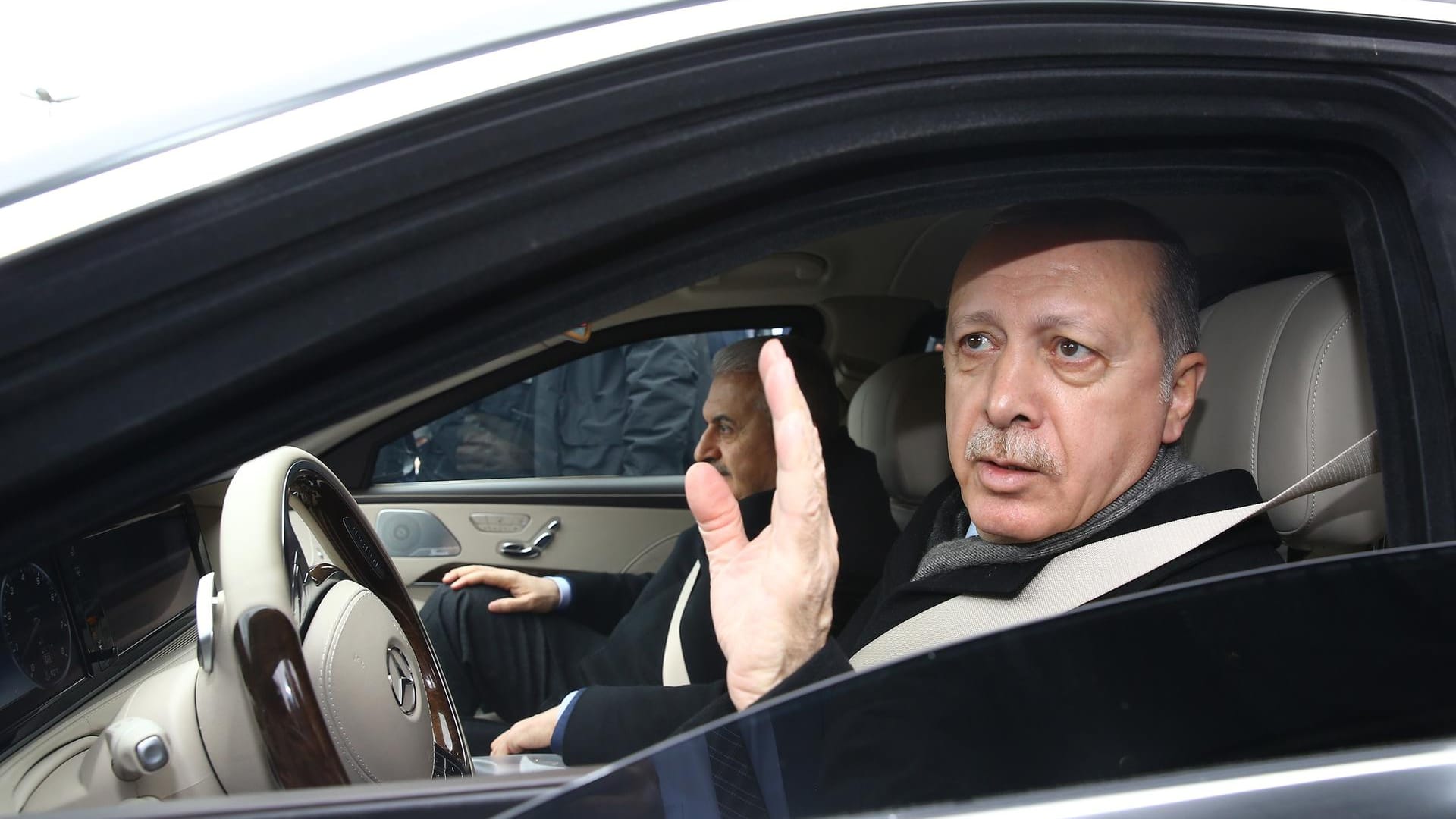 Erdogan am Steuer:Geht es nach dem Willen des Präsidenten, ist in der Türkei bald Schluss mit Uber.