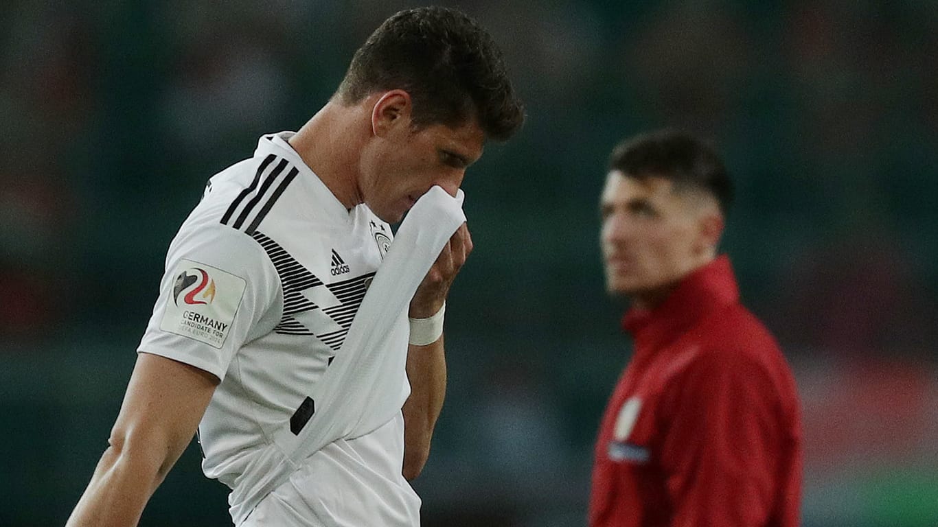 Mario Gomez nach dem Spiel gegen Österreich: Die Leistung dürfte den deutschen Stars zu denken geben.