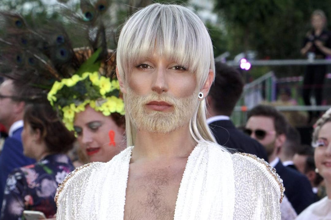 Conchita Wurst: Die Haare sind jetzt Blond.