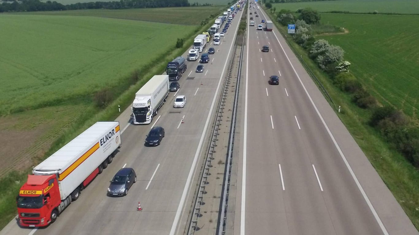 31 05 2018 Die ersten Hitzeschäden auf der Autobahn A9 BAB9 werden repariert beseitigt A9 Fahrtri