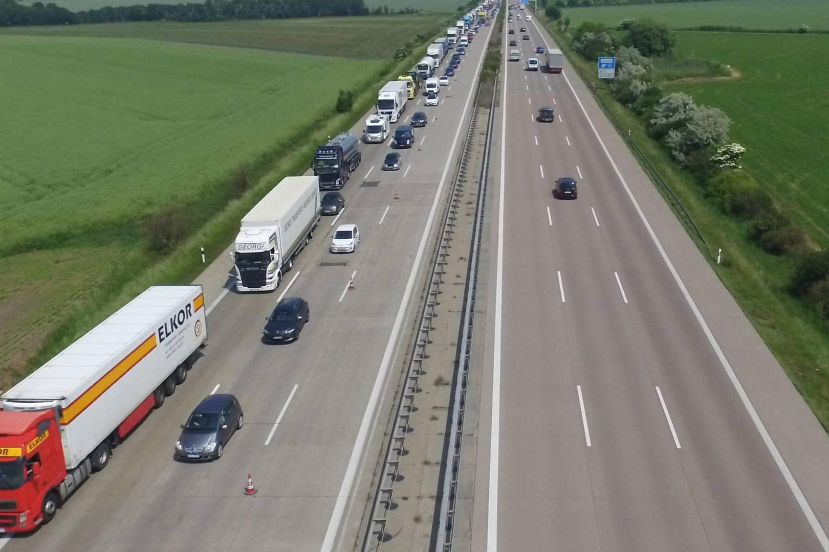 31 05 2018 Die ersten Hitzeschäden auf der Autobahn A9 BAB9 werden repariert beseitigt A9 Fahrtri