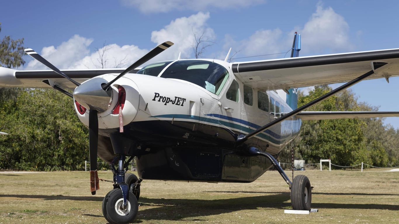 Cessna Caravan 208 der Sea Air auf unbefestigtem Flugplatz Lady Elliot Island Queensland Australi