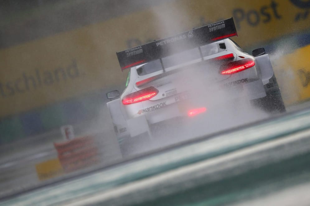 Rutschige Strecke: Wie am Samstag (hier der Mercedes von Paul di Resta im Bild) regnete es in Budapest auch beim Rennen am Sonntag heftig.